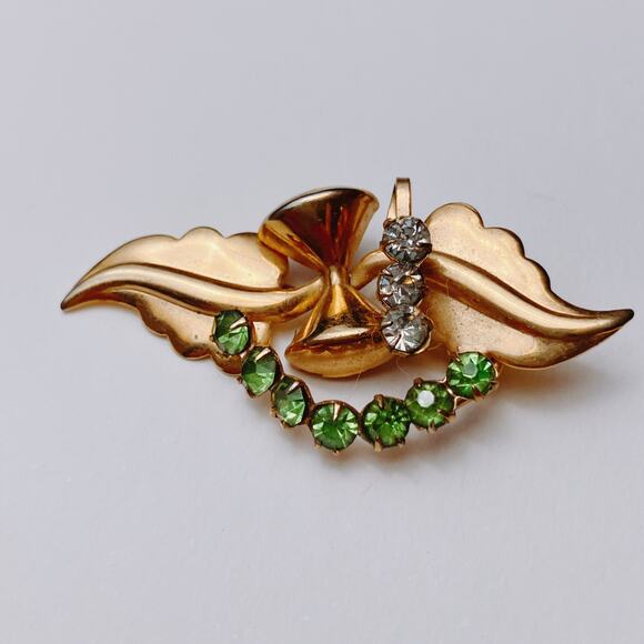 Unusual WWII Wartime Era Hourglass Leaf Brooch, Gold Tone & Green Rhinestones - Picture 3 of 8